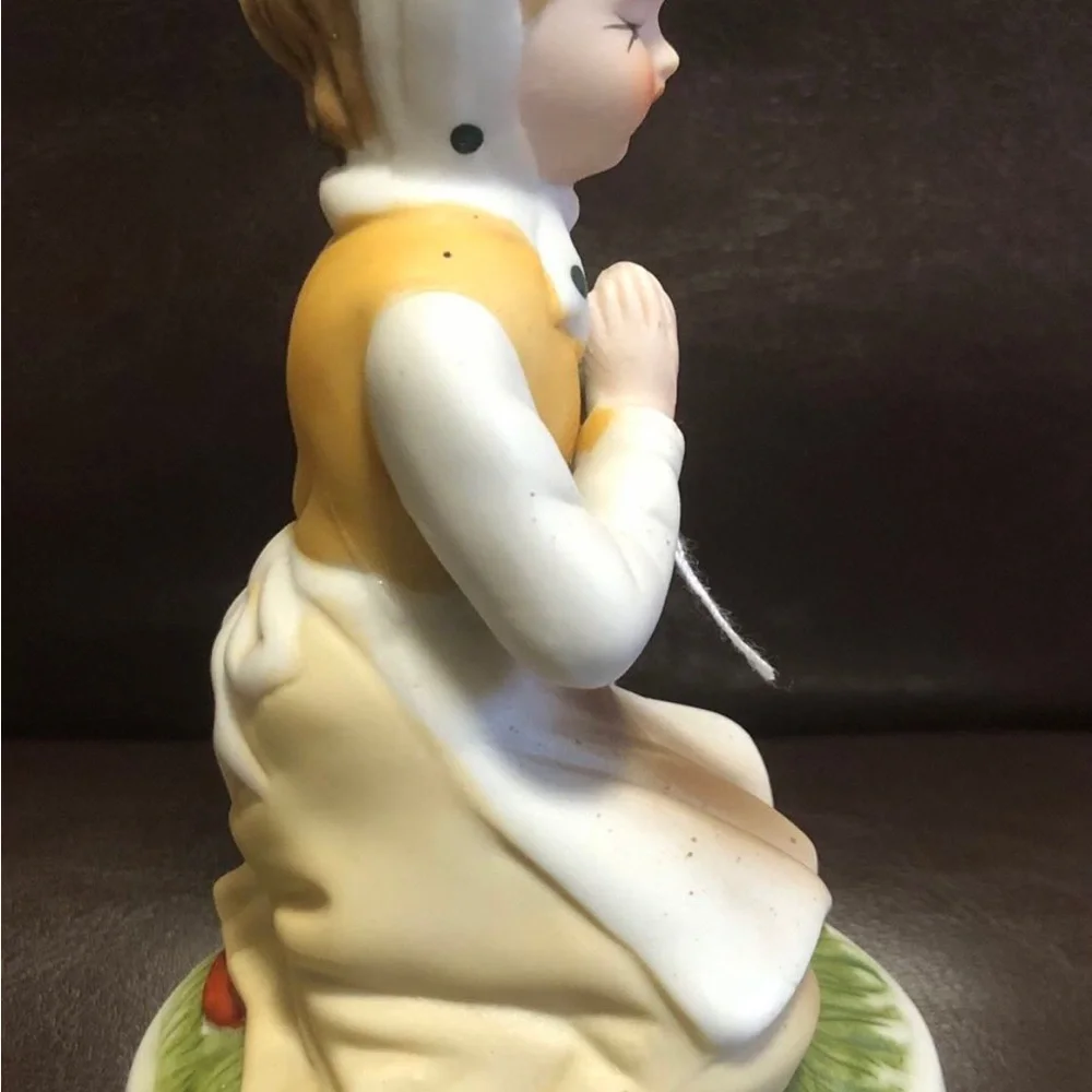 VINTAGE SAN REMO CAPODIMONTE ITALIAN IMPORTS  PORCELAIN CERAMIC BISQUE FIGURINE